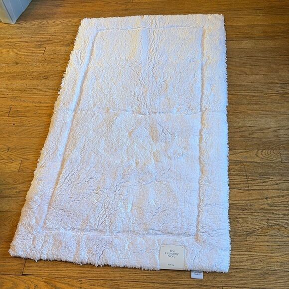 The Company store large white bath rug - Picture 1 of 4